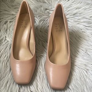 Naturalizer Warner Heels Elegant Design